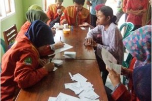 KKN Uniku, Mahasiswa Cek Darah Warga Tundagan.